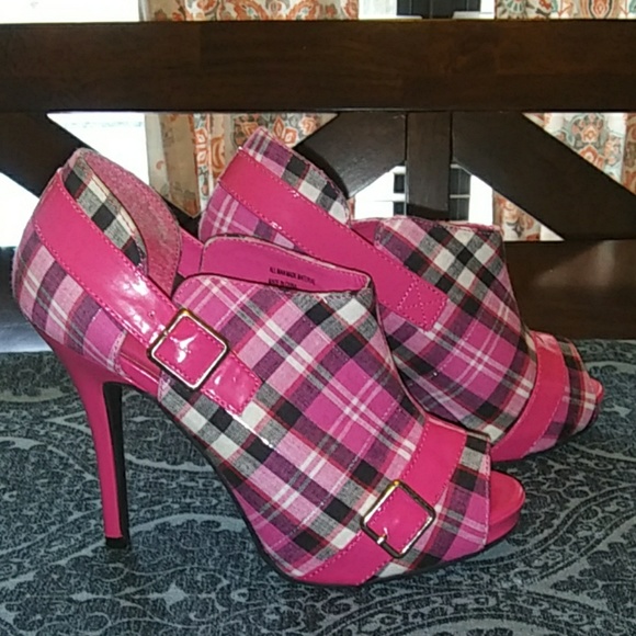 Shoes - Picture 2 of 3